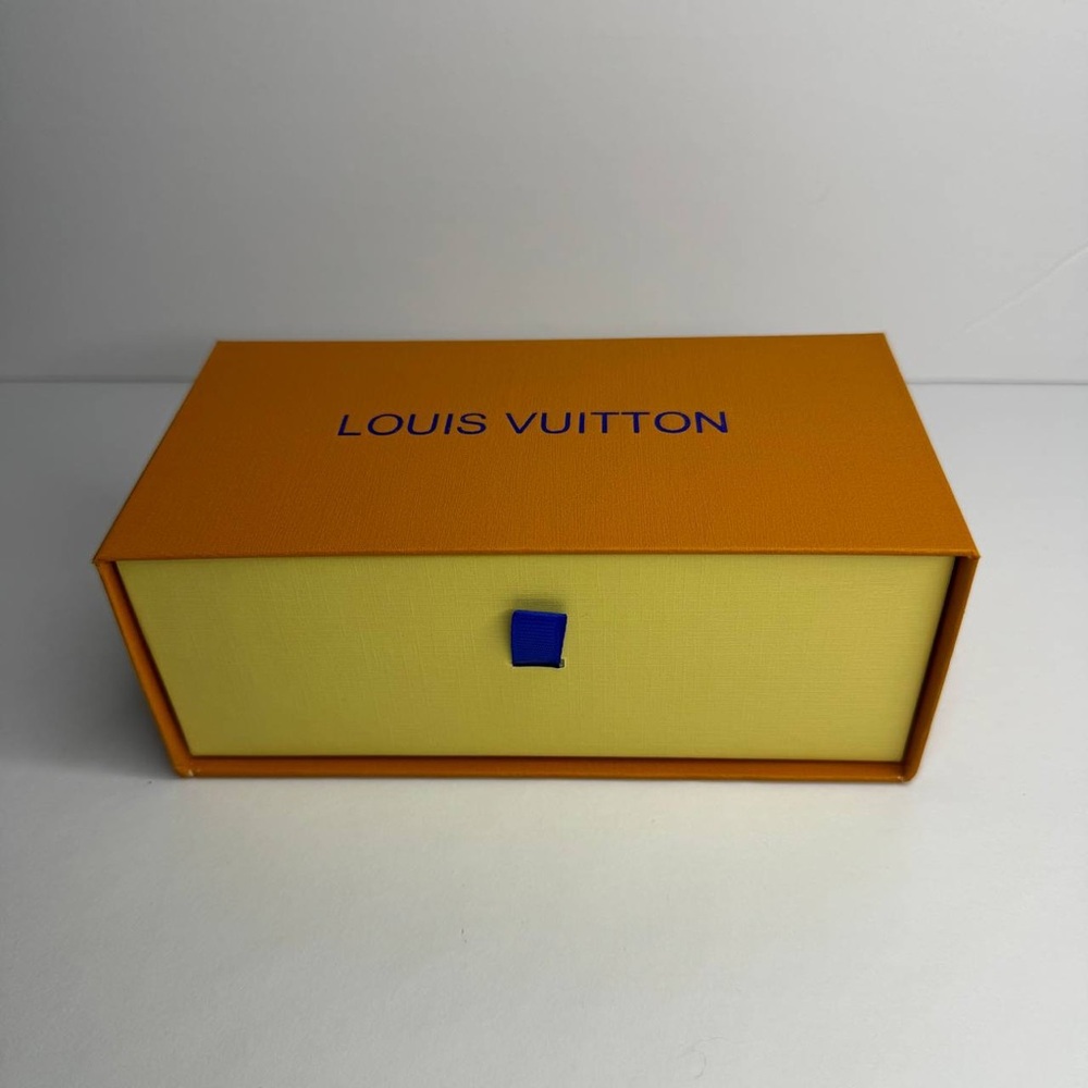 Black Louis Vutton Waimea sunglasses - Picture 2 of 7